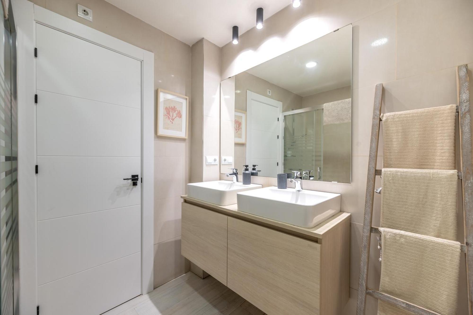Victoria 16 Premium By Nagoa Homes Malaga Ngoại thất bức ảnh