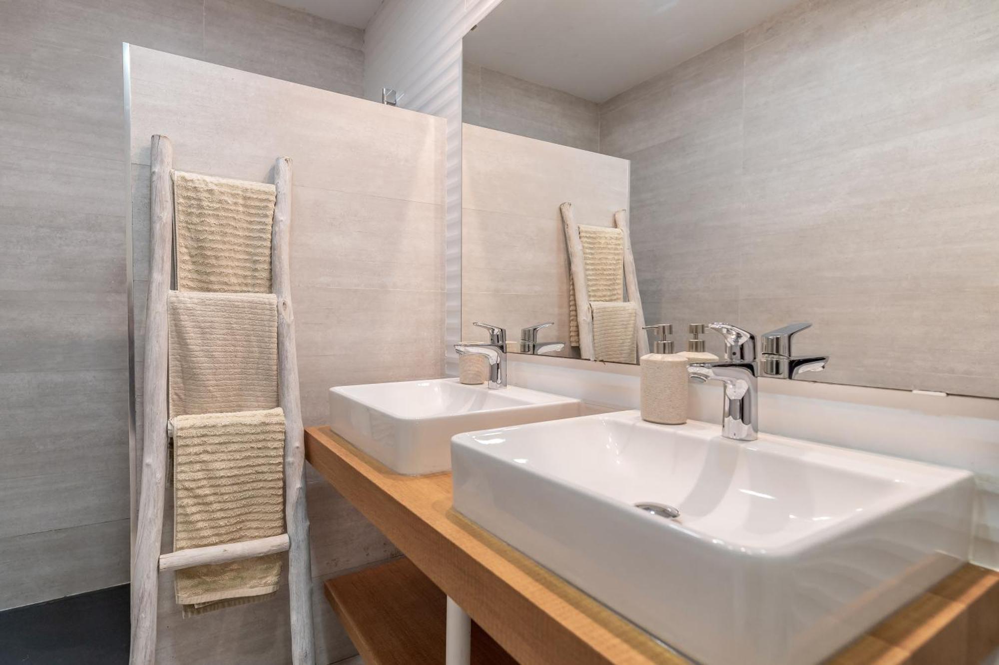 Victoria 16 Premium By Nagoa Homes Malaga Ngoại thất bức ảnh