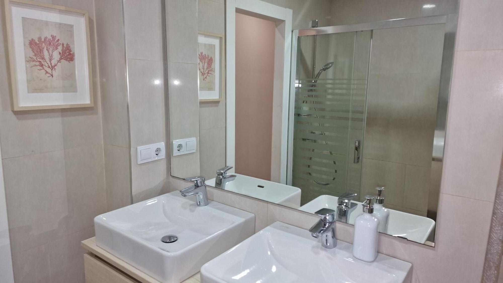 Victoria 16 Premium By Nagoa Homes Malaga Phòng bức ảnh